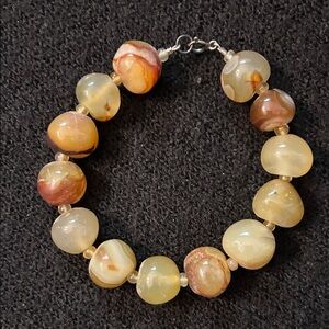 Elegant Agate Bead Bracelet
